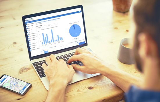 Portátil con informes en la web de TeamHaven
